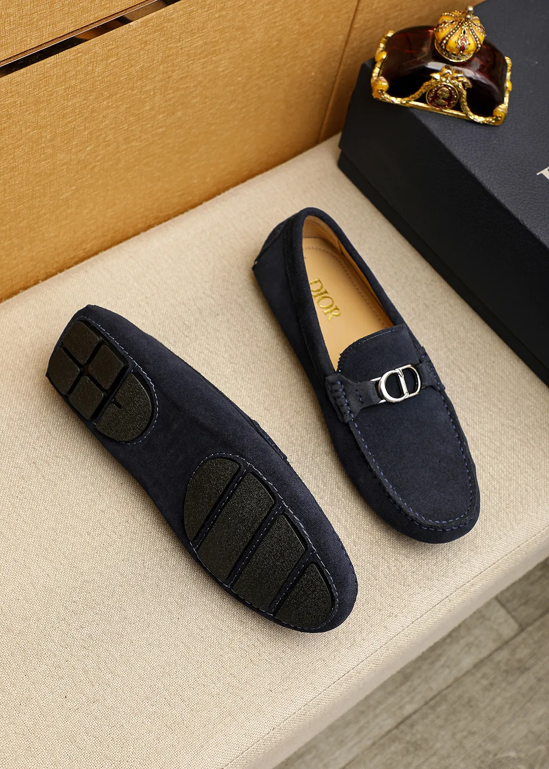 Men's shoes 💰420 💐 Product trademark: Dior "Dior" Doudou shoes Regular size: 38-44 (45🉑️customized) Product materials: Selected Italian imported first-layer frosted cowhide upper + luxury hardware buckle, imported water-dyed sheep 🐑 leather lining. Strong three-dimensional visual effect, original outsole color: 3⃣️colors🉑️select